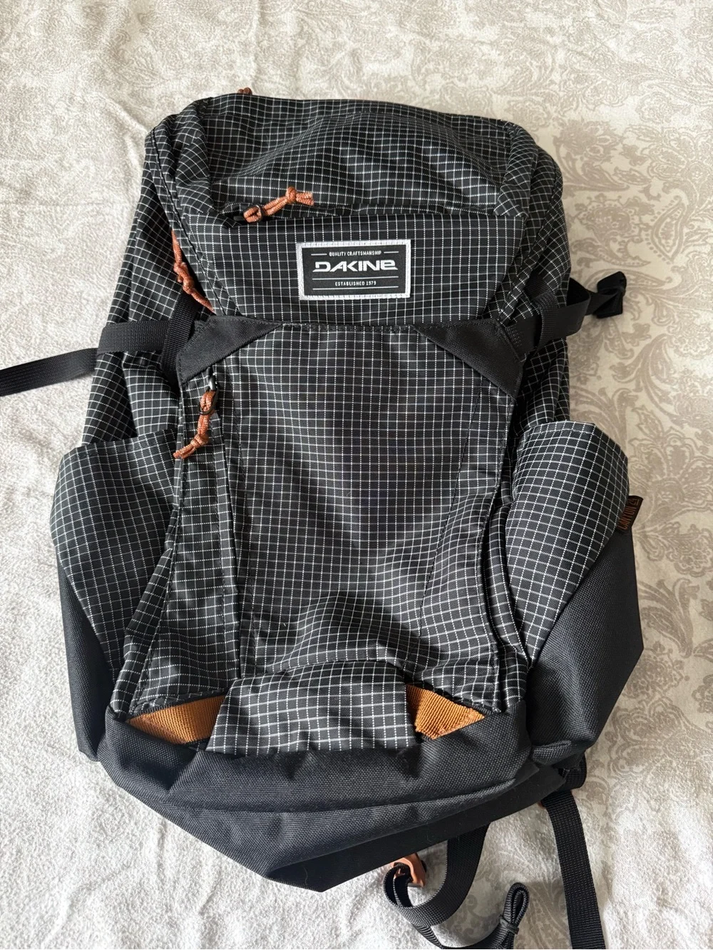 Dakine Canyon 24L Hydration Backpack with Brown Accent Pulls